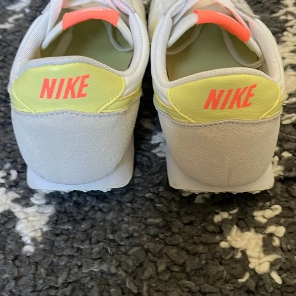 Nike Daybreak Women's Low Pale Ivory Light Citron Casual Sneakers | EUC Size 7.5 - Picture 5 of 8